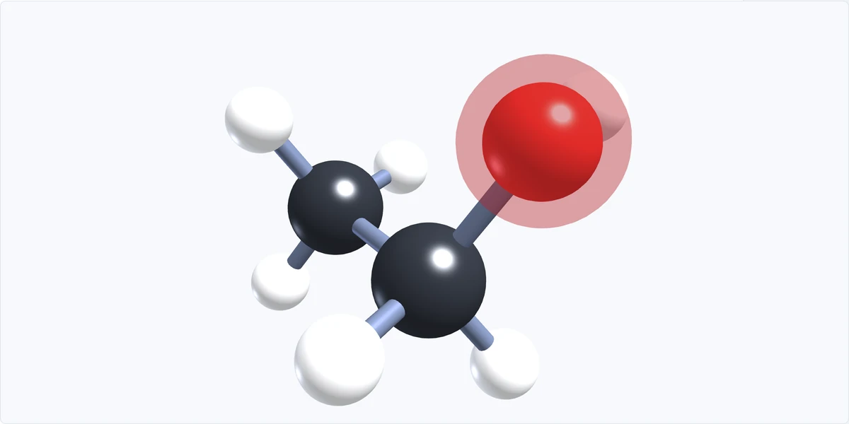 Kugel-Stab-Modell eines Ethanol-Moleküls mit rot markiertem Sauerstoff-Atom